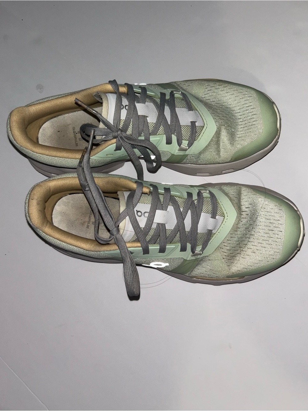 On Cloud women sneakers